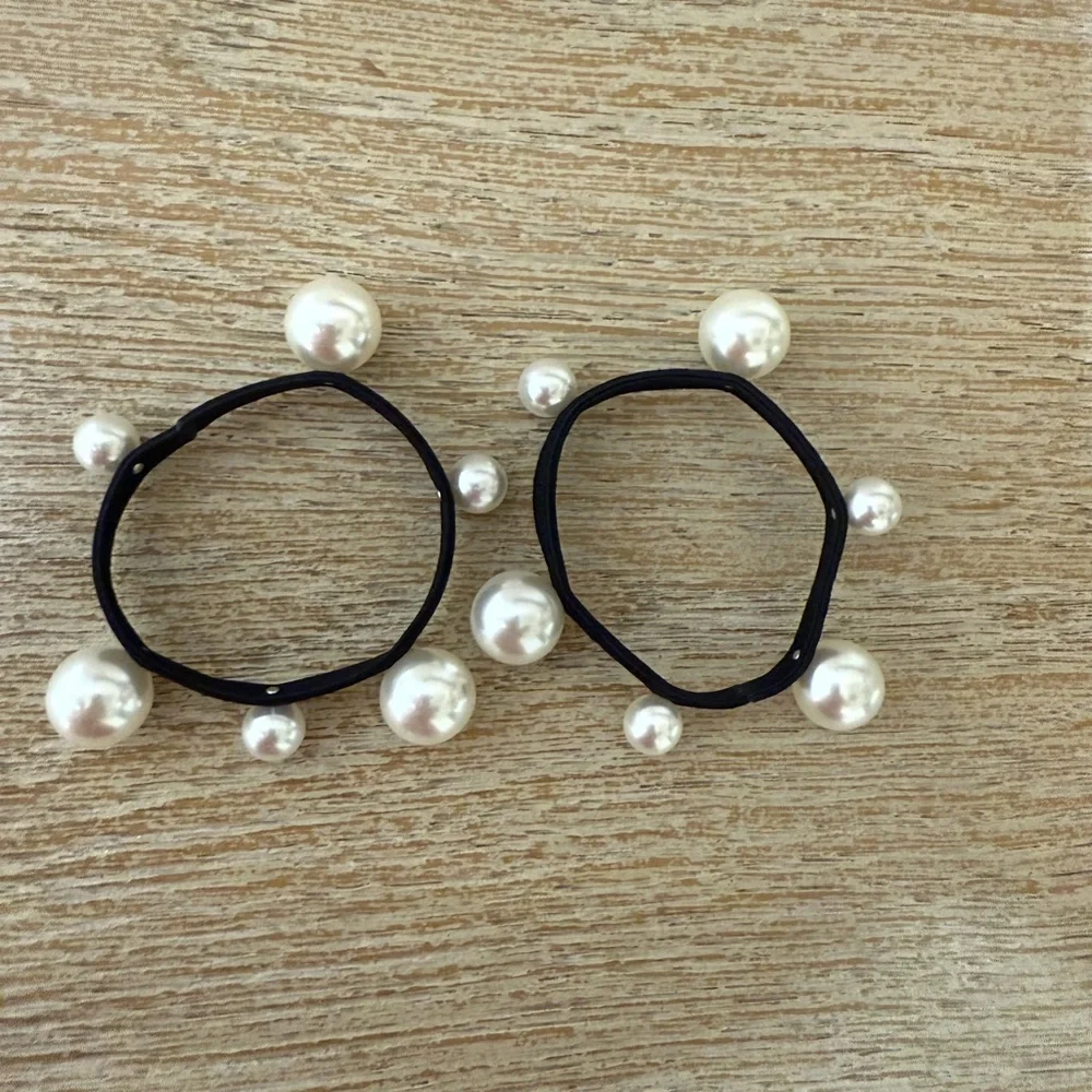 Elegant Black and White Pearl Hair Ties